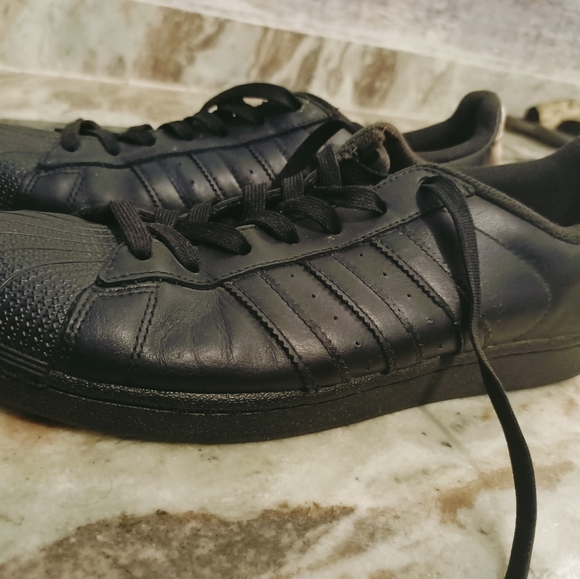 Adidas - Picture 4 of 16